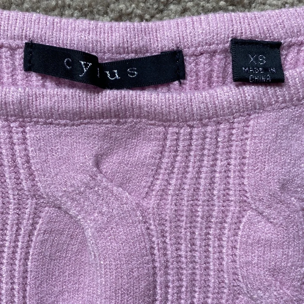 Cyrus pink /lavender cable knit sweater . Ribbed knit back.Size XS . - Picture 2 of 6